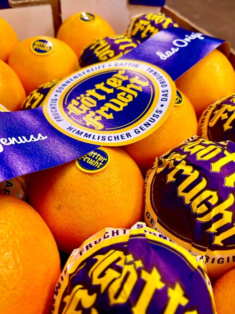 Orangen Götterfrucht im Karton